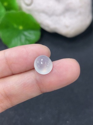 F45373748 翡翠蛋面 货品总约重0.67g
