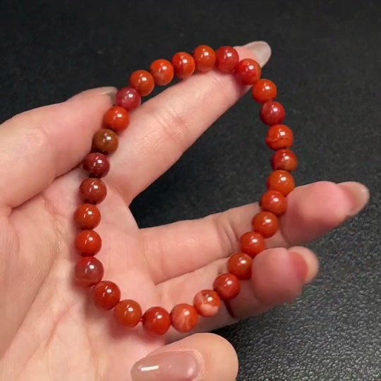 C31576250 South Red Agate Bracelet, Approx. 7mm, Total Weight Approx. 14.63g, Visible Organic Matter