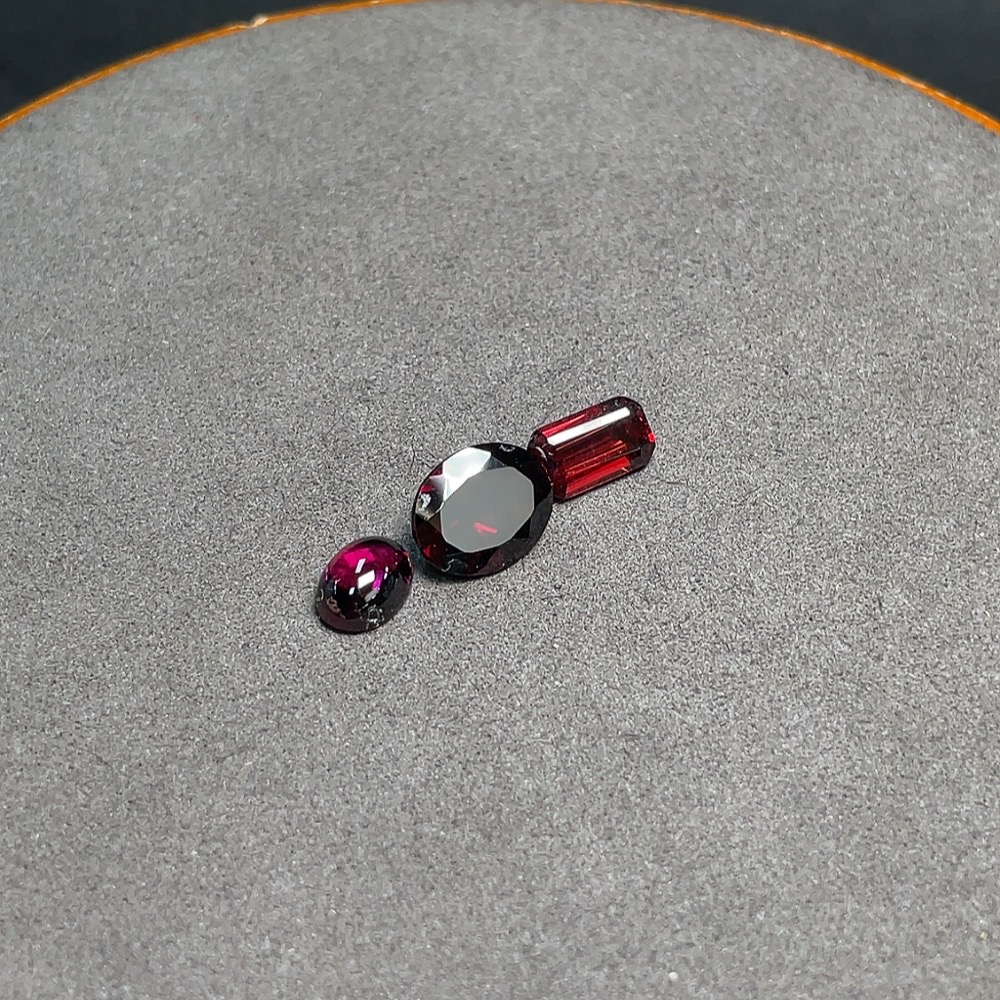 C32815384 Garnet loose stone Total weight approx. 7.52ct Sell as a Lot