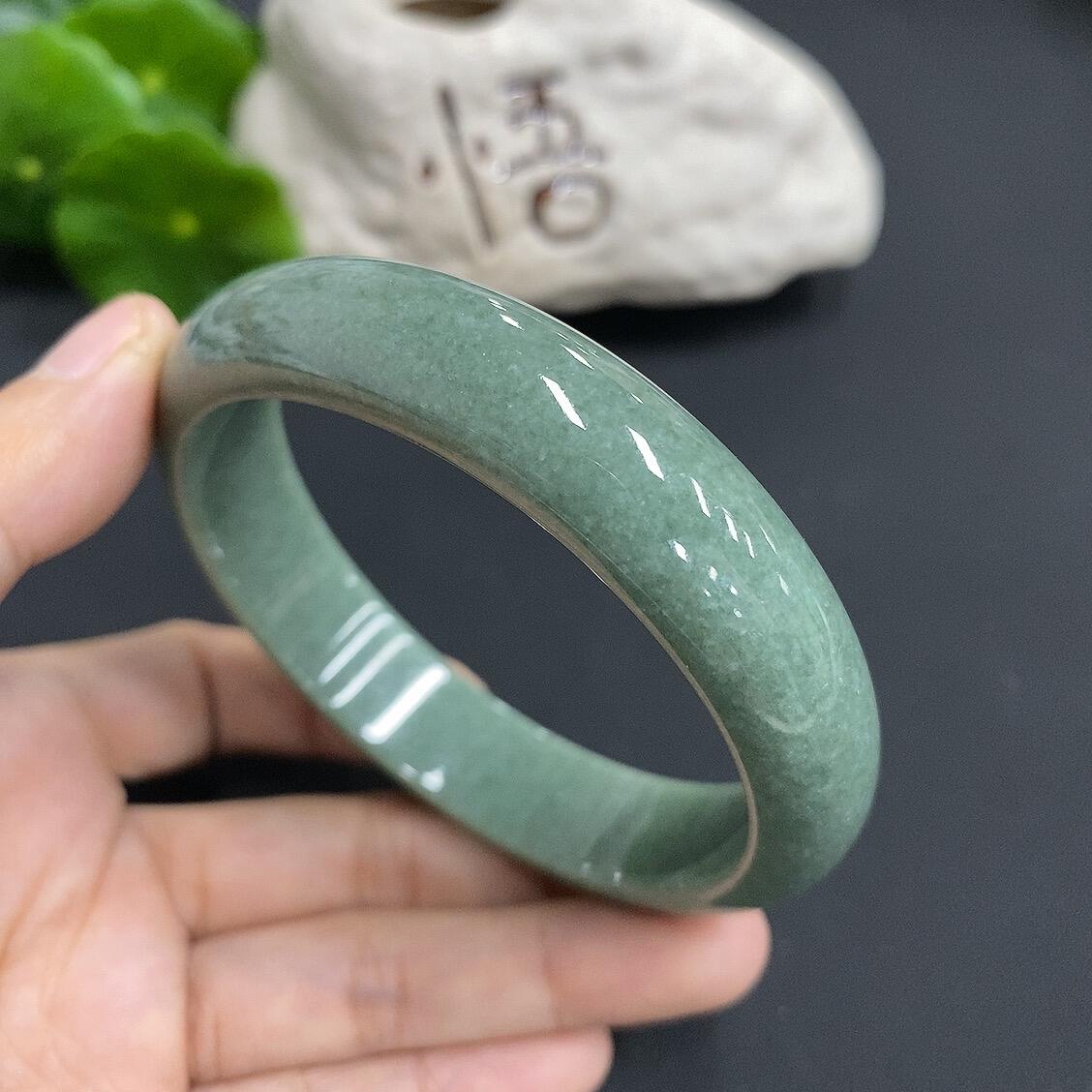 F1121968 Jadeite Regular Bangle with Cracks and Lines - Size 58.4