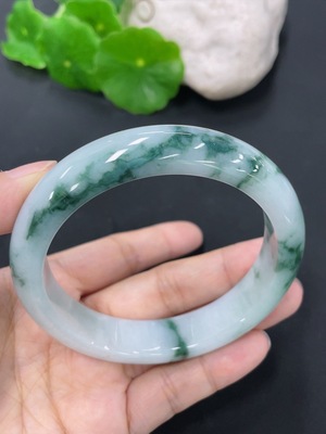 F41934730 翡翠正圈手镯 圈口58.5mm 货品总约重66.36g
