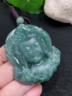 F32772644 翡翠观音挂件 货品总重约61.3克（含绳重）