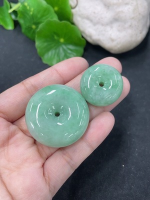 F45470955 翡翠挂件平安扣 一手走