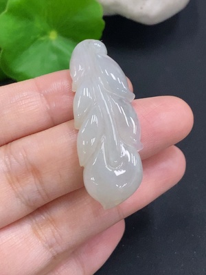 F32701466 Jadeite Leaf Pendant Total Weight Approx. 9g