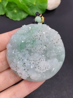 F42967385 翡翠山水牌挂件 货品总重量约68.8克（含绳重）