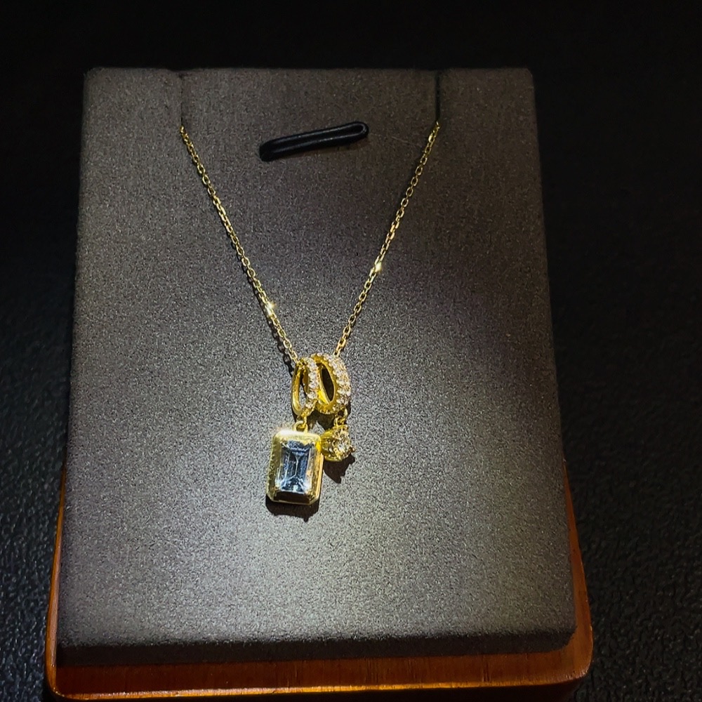 C25877781 Aquamarine Inlaid Necklace, 18k Gold Chain, Total Weight Approx. 2.66g