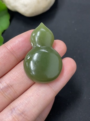 H41855125 和田玉挂件      葫芦   货品总重约10.4g