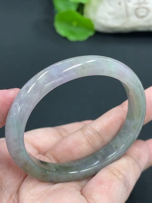 F41924312 翡翠贵妃手镯 圈口50.5/43.5mm 货品总约重29.16g （修补）