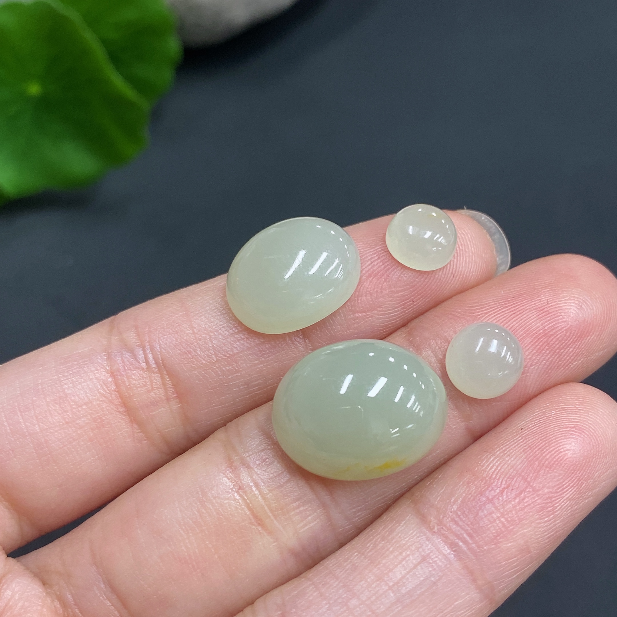 H16784404 Hetian Jade Egg Pendant, Total Weight Approx. 4.8g