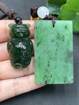H17879450 Hetian Jade Pendant - Plain Pendant with Tiger, Total Weight Approx. 67.4g (incl. Cord)
