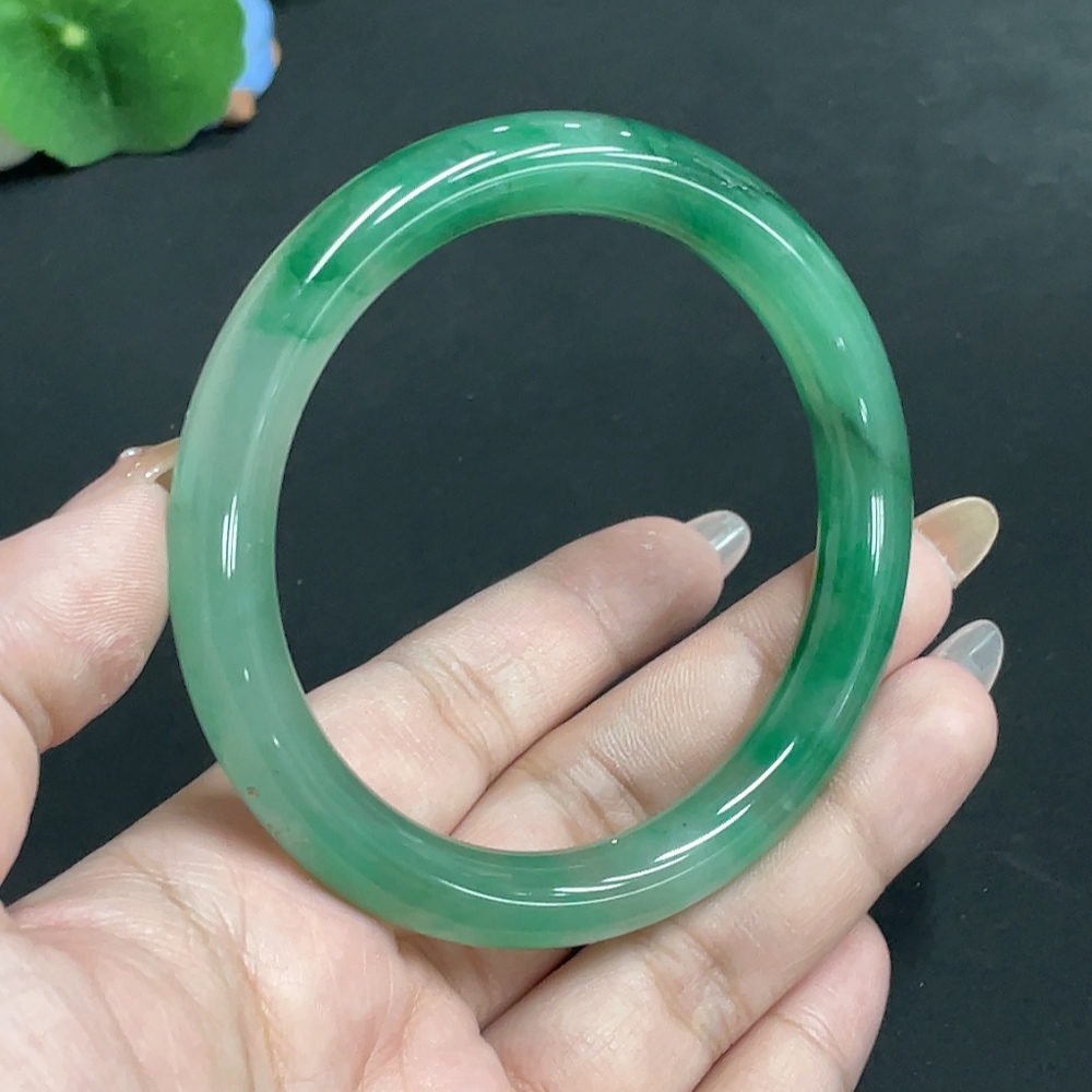 H31677118 African Emerald (Dulong Jade) Round Bangle