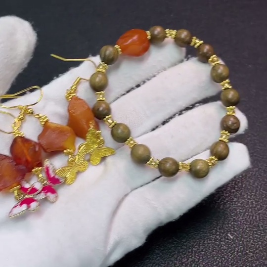 C35201051 Amber Beeswax Earrings + Bracelet Non-Gold Total Weight Approx. 15.26g Sell as a Lot