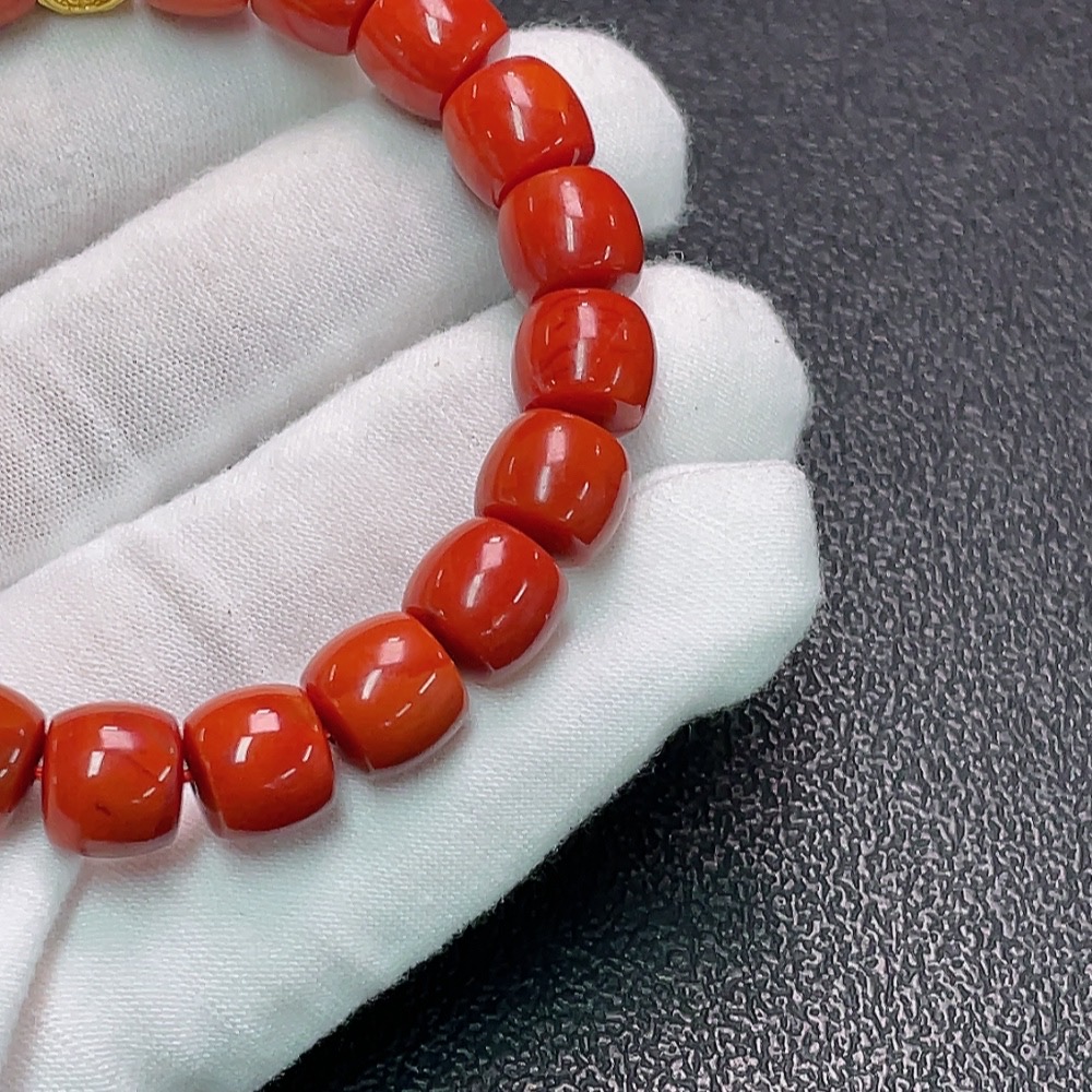 C33851092 Red Agate Bracelet with Visible Organic Matter, Non-Gold, Total Weight Approx. 30.2g, Bead Size 9.5mm