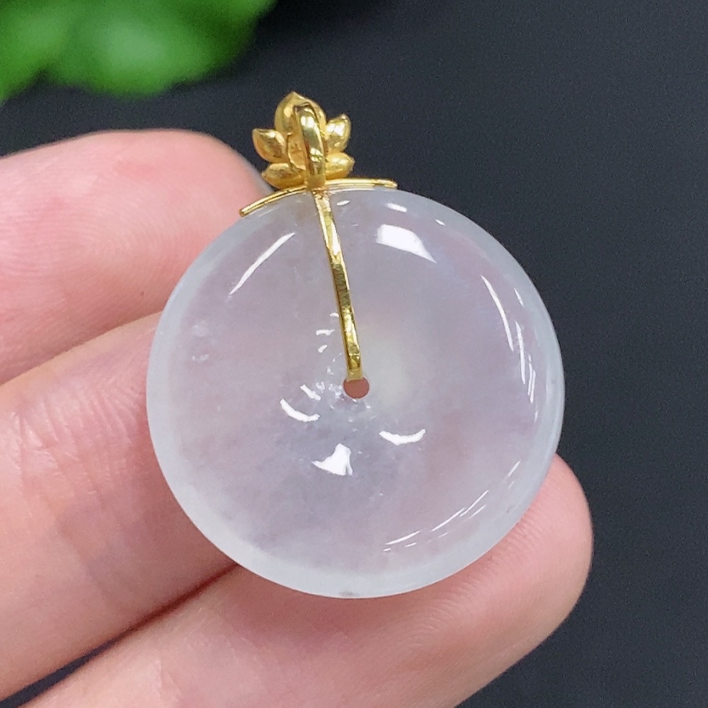 F30554926 Jadeite Safety Pendant with 18K Gold Clasp, Total Weight Approx. 5.56g