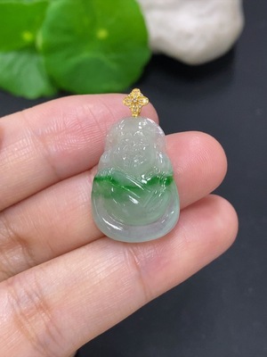 F46595432 翡翠财神挂件 18k金扣头 货品总重量约2.7克 配镶钻石