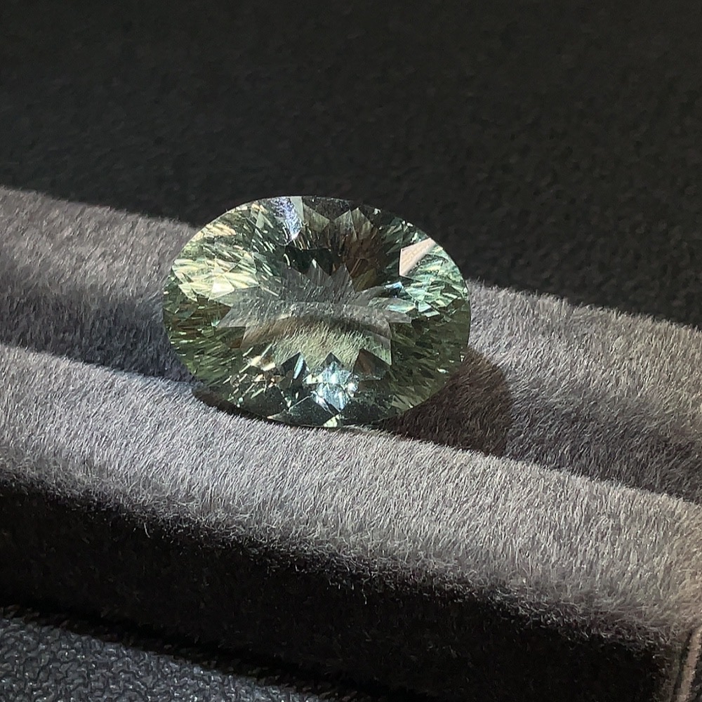 C24797260 Crystal Rough Stone Total Weight Approx. 37.27ct