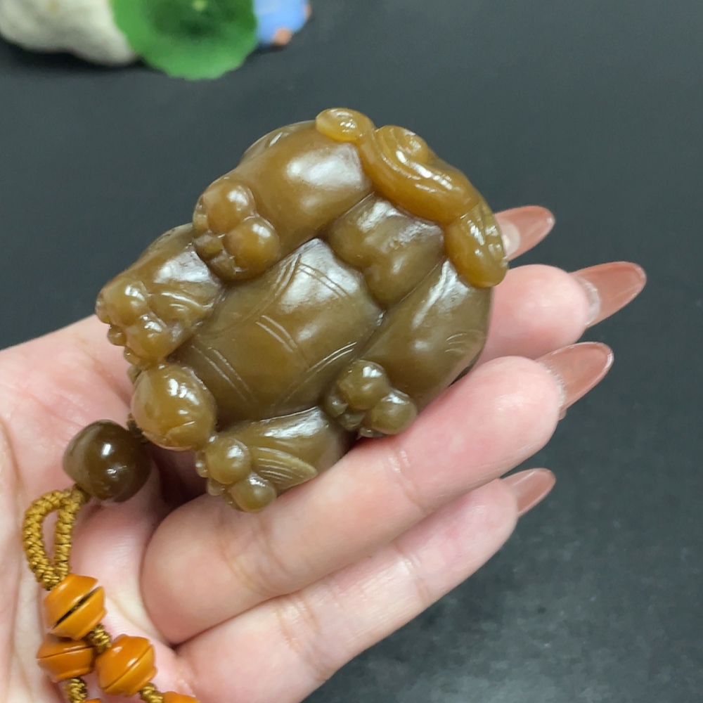 H34054198 Hetian Jade Handheld Ornament Auspicious Beast
