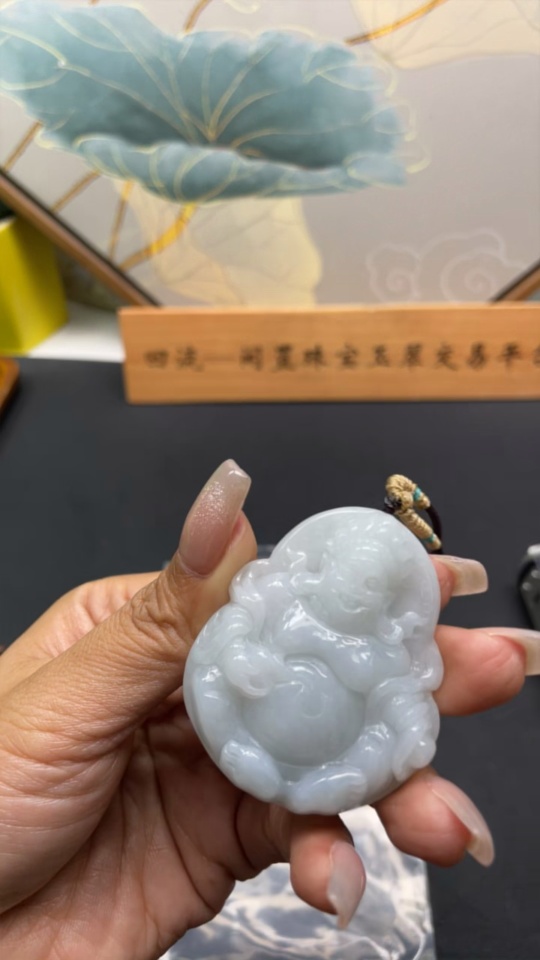 F20225561 Jadeite Pendant  Yellow Jambhala  Total Weight 37.415g