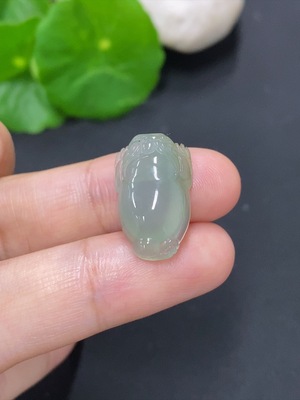 F46616020 翡翠三脚金蟾挂件 货品总重量约2.4克