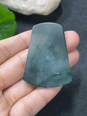 F33930134 翡翠毛货挂件无事牌 货品总约重10g
