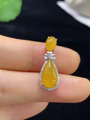 F32731367 Jadeite Inlaid Pendant 18k with Diamond Accent Total Weight Approx. 1.81g Color Origin Undetermined