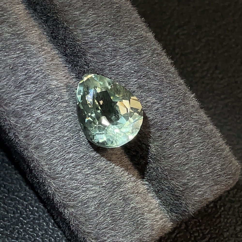 C24796034 Crystal Rough Stone Total Weight Approx. 7.58 Carats