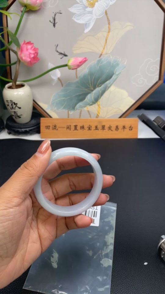 F32820081 Jadeite round bangle, size 56.4, total weight approximately 56.3g