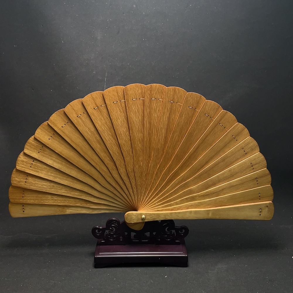 W32717432 Golden Silk Nanmu Fan