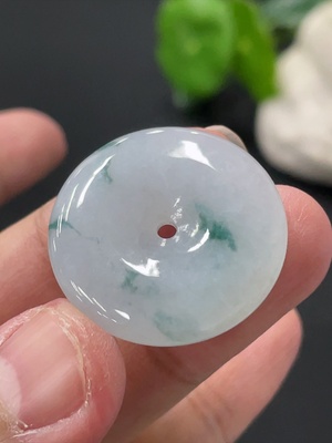 F35108265 Jadeite Peace Knot Pendant, Total Weight Approx. 7.4g