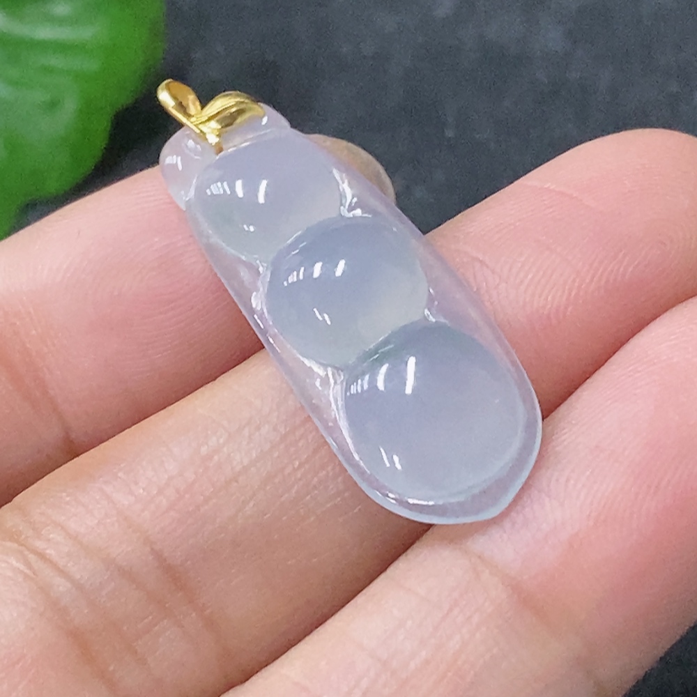 F33930288 Jadeite Lucky Bean Pendant with 18K Gold Clasp, Total Weight Approx. 2g