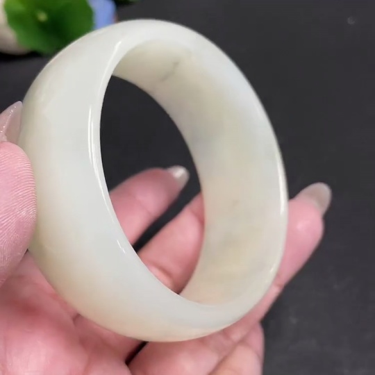 H30502600 Xiuyu (Serpentine Jade) Round Bracelet Size 60.8 Total Weight Approx. 81.6g