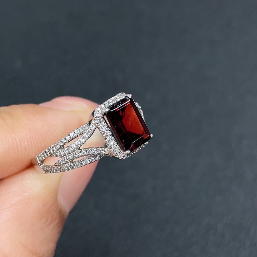 C32816620 Garnet Ring Non-Gold Total Weight Approx. 2.78g Size 15