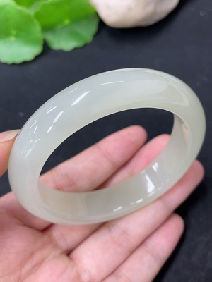 H46574626 和田玉正圈手镯 圈口55.1     货品总重约57.1g