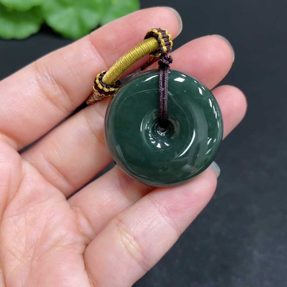 H34037114 Hetian Jade Pendant, Peace Knot