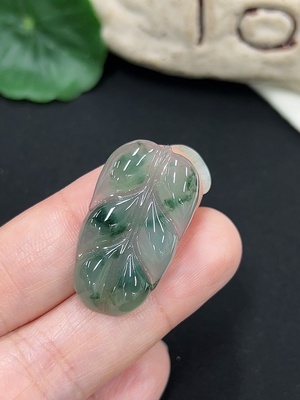 F46545658 翡翠挂件叶子 货品总约重3.35g