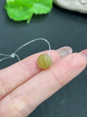 F40793004 翡翠珠子 货品总重约1.26g  卡9.1mm左右