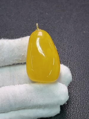 C34990311 Amber Beeswax Pendant Non-Gold Total Weight Approx. 10.65g