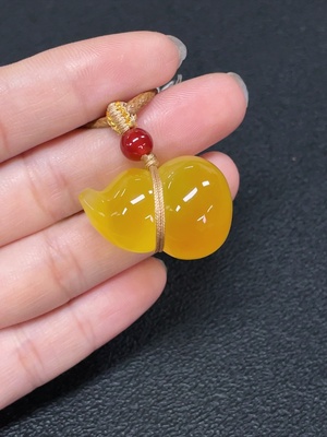 C43161299 琥珀蜜蜡吊坠 货品总重约9克 含绳 非金