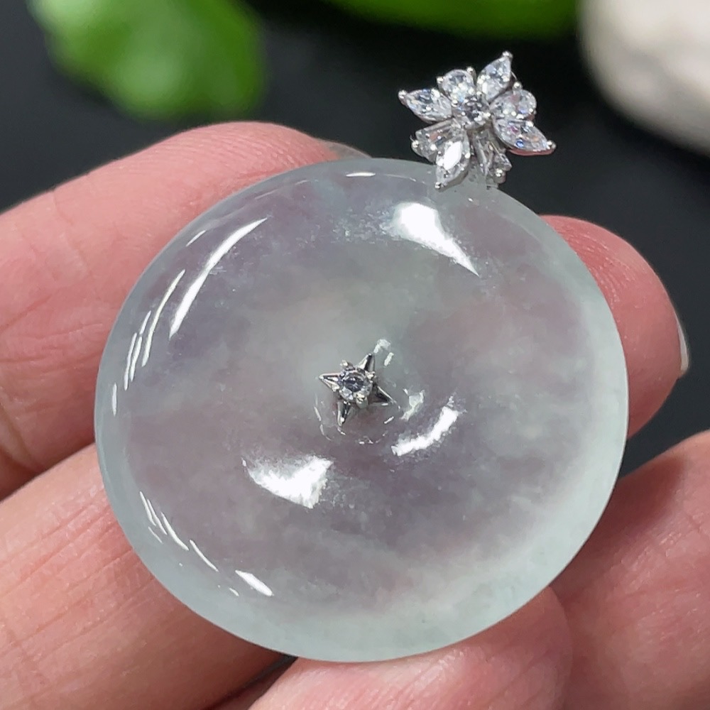 F30520492 Jadeite Peace Knot Pendant with 18K Gold Setting, Non-Diamond, Total Weight Approx. 6.97g