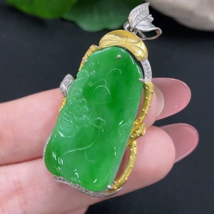 F34012794 Jadeite Pendant with 18K Gold Setting, Total Weight Approx. 10.7g (Accented with Diamonds)