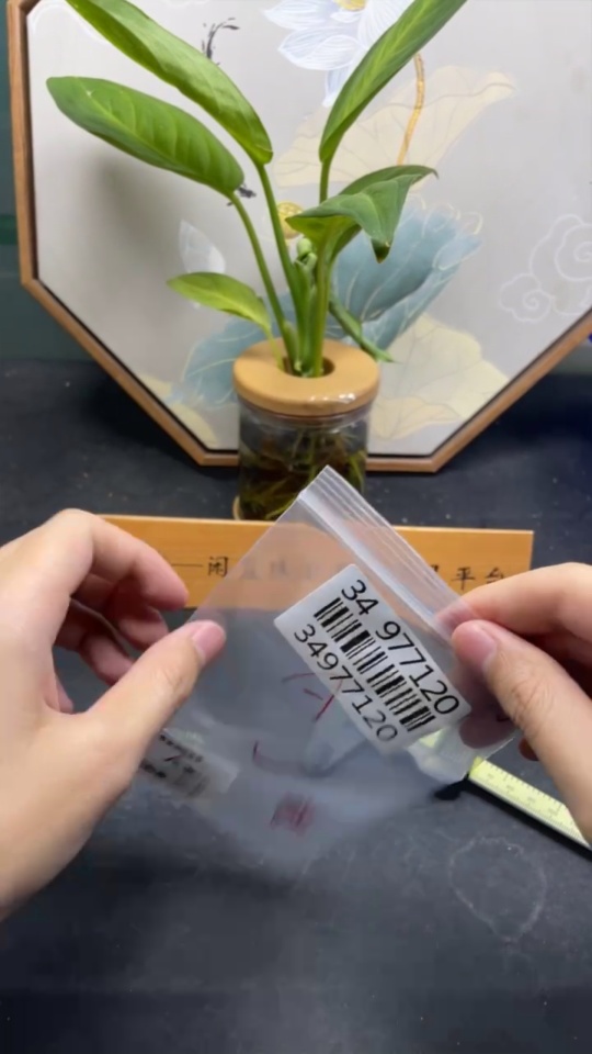 F34977120 Jadeite Inlaid Calabash Pendant 18k with Diamond Accents Total Weight Approx. 4.97g