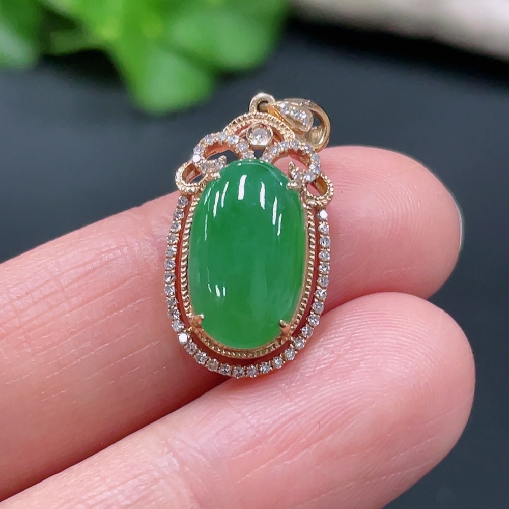 F25929324 Jadeite Cabochon Pendant with 18K Gold Mount, Total Weight Approx. 2.86g
