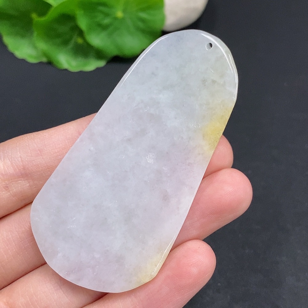 F31687890 Jadeite Guanyin Pendant