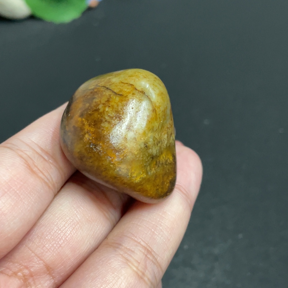 H34010445 Hetian Jade, undetermined origin of skin color, contains other mineral components, total weight approximately 42.3g