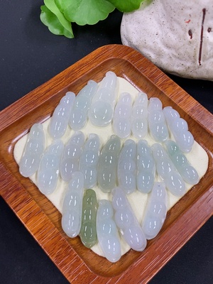 F46598860 翡翠挂件 含袋子货品总重约54.4g