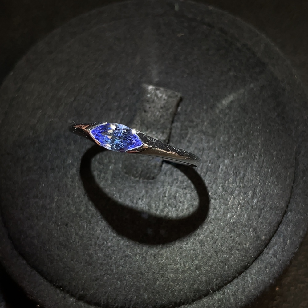 C35154844 18K Blue Sapphire Ring, Total Weight Approx. 3.21g, Size 21