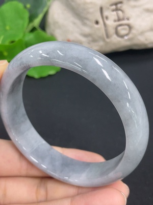 F46563923 翡翠正圈手镯  货品总重约61.4g  圈口59