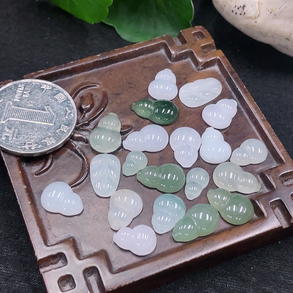 F32773056 Jadeite Inlaid Pieces Sell as a Lot