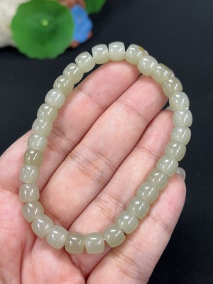 H43141135 和田玉手串 卡6.9mm左右 货品总重约18.2g 皮色成因未定