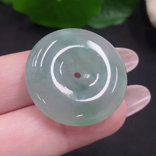 F35082221 Jadeite Peace Knot Pendant Total Weight About 9.6g